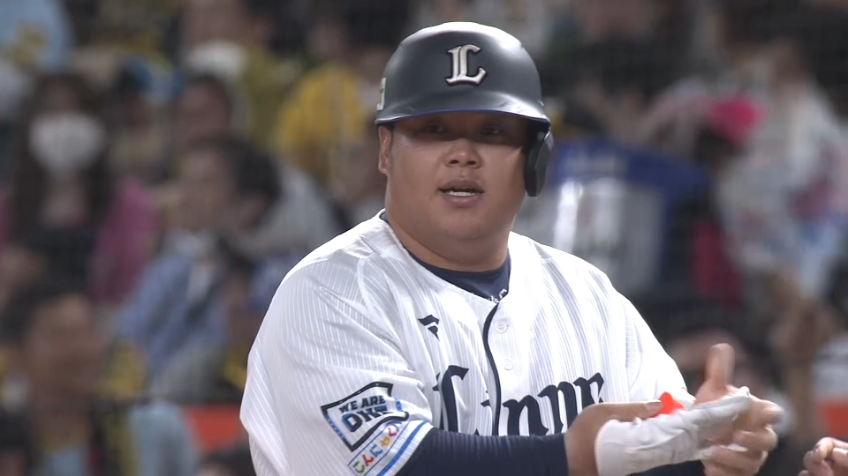 1回裏・L渡部健人 アウトコースの変化球に上手く合わせ先制のタイムリーヒットを放つ!!