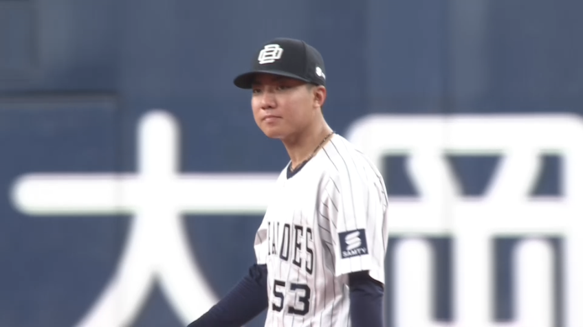 4回表・B宜保翔 横っ飛び!! 強烈な当たりを華麗に捌いてアウトに取った!!