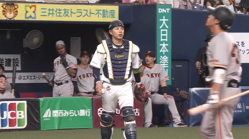 7回表・B若月健矢 素早い反応!! 浮いたバントを反応良く追いかけスライディングキャッチ!!