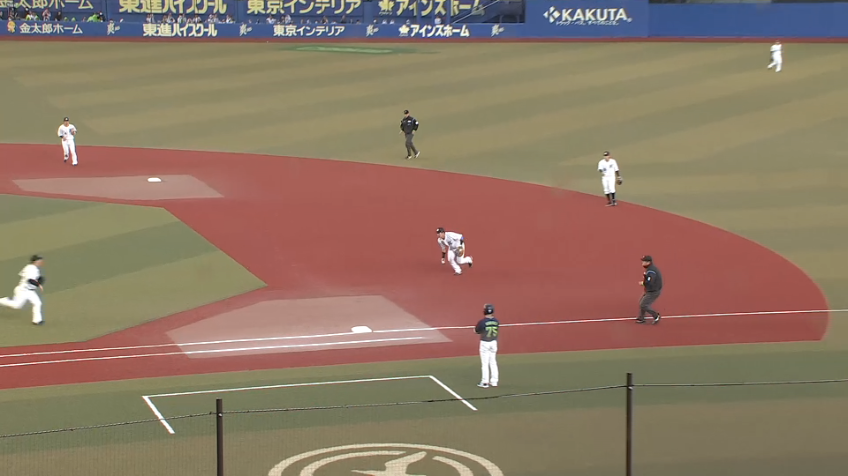 1回表・M池田来翔 待望のスタメン復帰!! 最初の守備機会でファインプレーをみせる!!