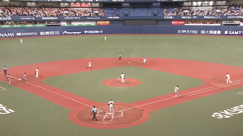 2回表・B野口智哉 失点を防ぐ好守備!! 逆シングルで打球を捌く!!