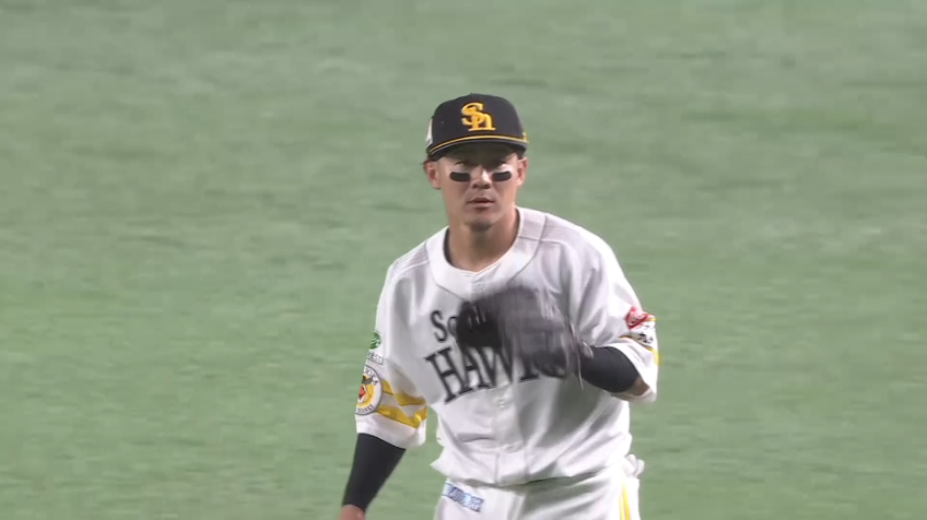 3回表・H牧原大成 一二塁間の打球をスライディングキャッチ!!