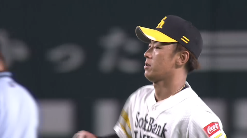 9回表・H今宮健太 1回転しながらストライク送球!! 流石の守備をみせる!!