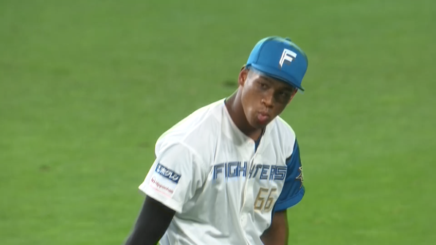 5回表・F万波中正 勝ち越しは許さない!! レーザービームのバックホームで投手を救う!!