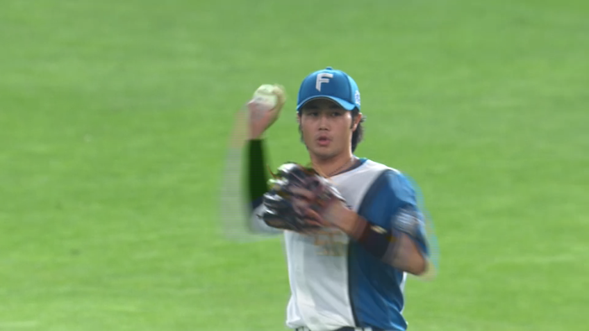 4回表・F細川凌平 センター前に落ちそうな打球をスライディングキャッチ!!