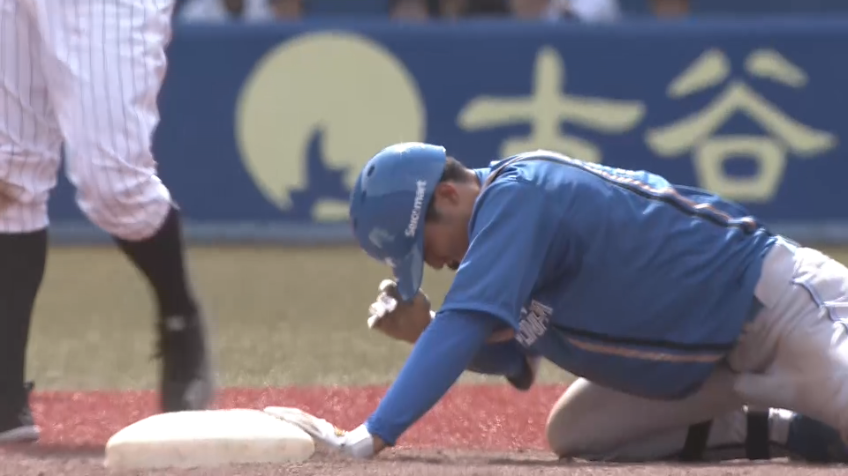 2回表・F石井一成 3連打でたたみかける!! 右中間を破るタイムリーヒットでこの回3点目!!