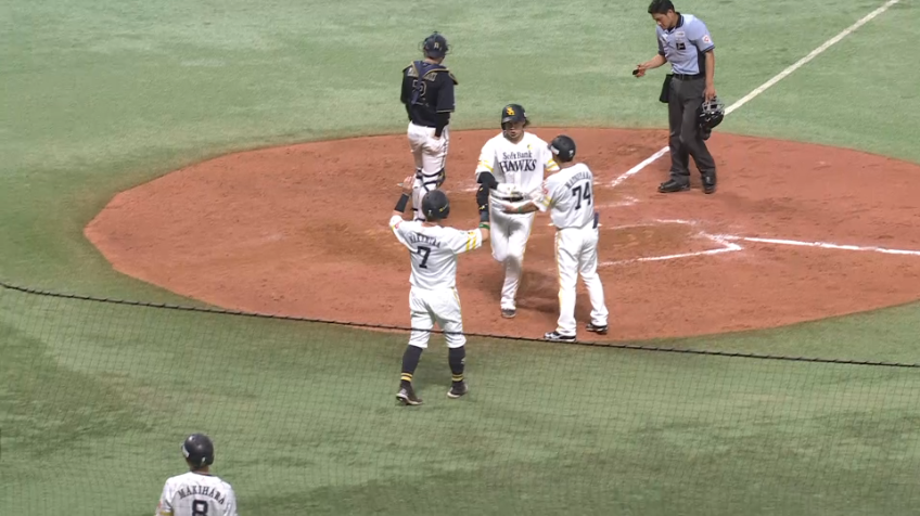 9回裏・H柳田悠岐 一矢報いる!! ライトスタンドへ飛び込む2ランホームラン!!