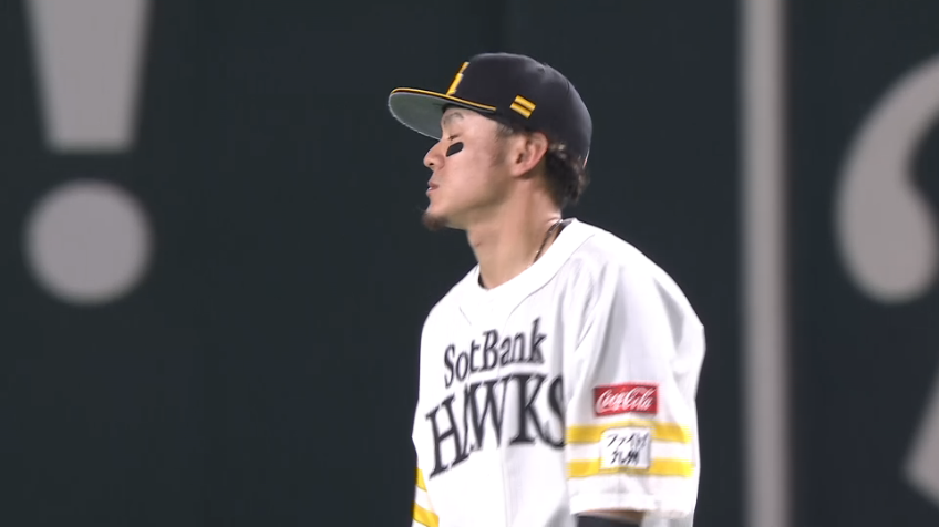 4回表・H牧原大成 ジャンプ一番!! 相手のヒットを奪い取る!!