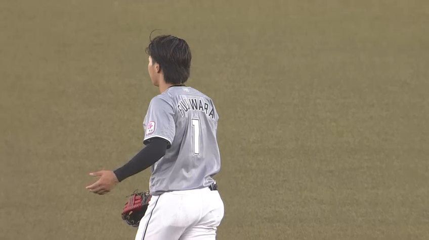 2回表・M藤原恭大 ファインプレー!! 強風にあおられた打球をスライディングキャッチ!!