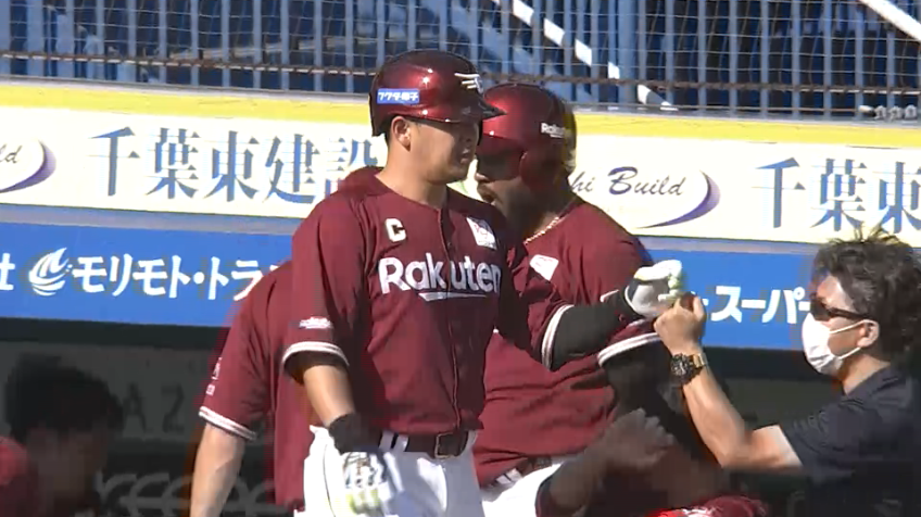 6回表・E浅村栄斗 打球はバックスクリーン左へ!! 特大のソロホームランを放つ!!