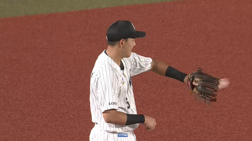 7回表・M安田尚憲 三塁線は破らせない!! ダイビングキャッチで先頭出塁を防ぐ!!