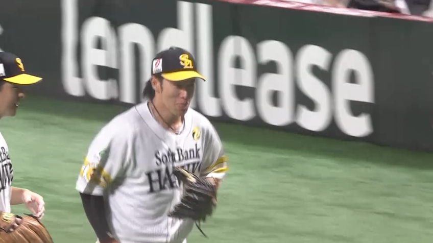 3回表・F柳田悠岐 失点を防ぐ好守!! ランニングキャッチで投手を救う!!