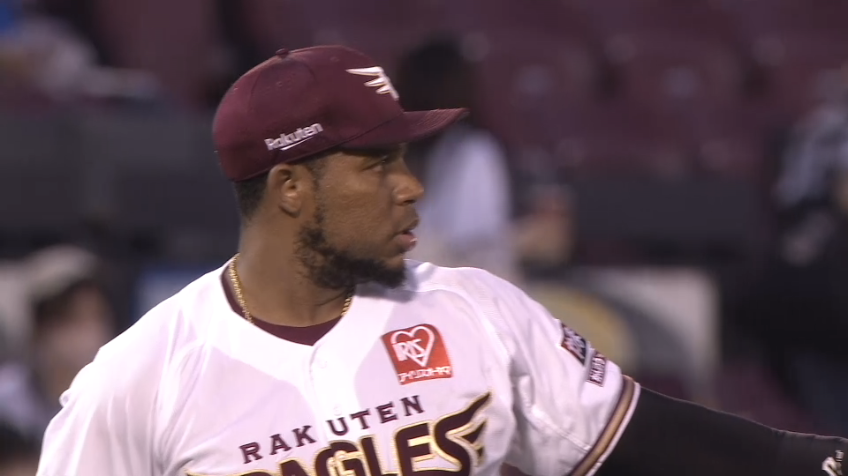 4回表・Eフランコ 守備でも魅せる!! 打球に追いついてから、素早い送球!!