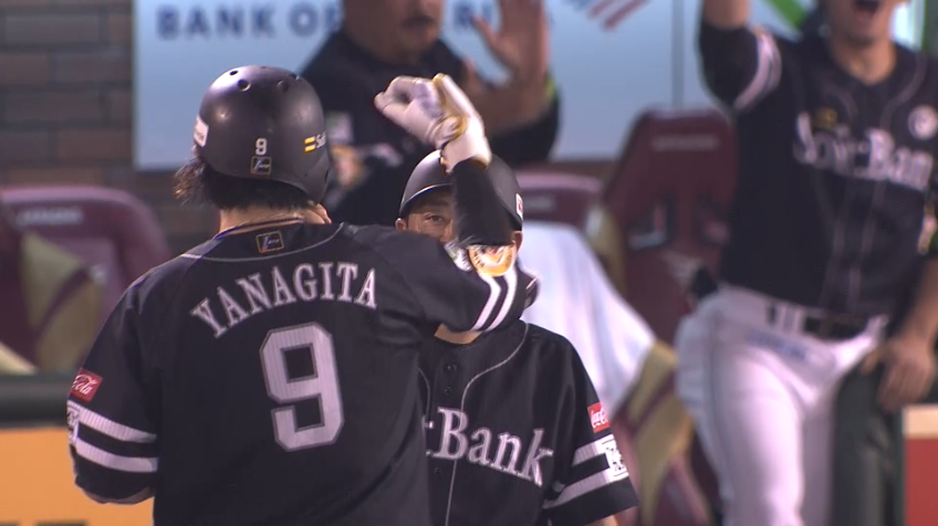 6回表・H柳田悠岐 この回一挙4得点!! ライトへのタイムリーヒットで1点差に詰め寄る!!