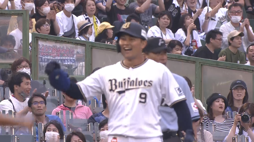 2回裏・B野口智哉 攻守で大活躍!! センターへのタイムリー3ベースヒットを放ち、先制に成功!!