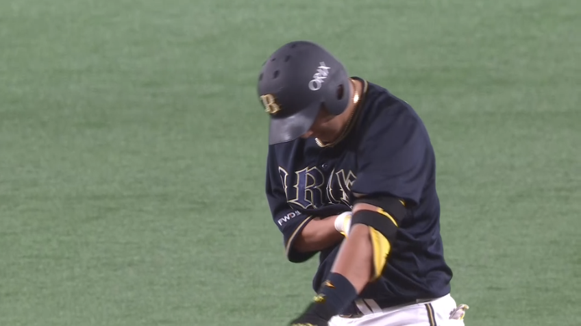 4回表・H近藤健介 好返球でランナーをタッチアウトに!!