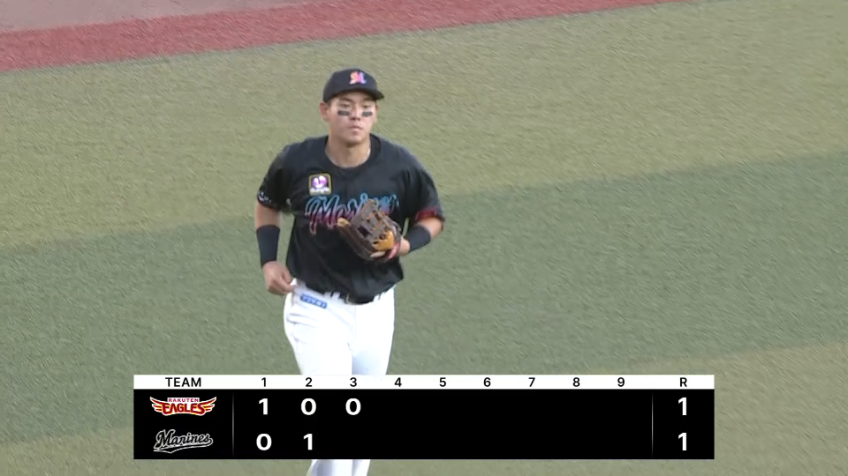 3回表・M安田尚憲 軽快な動き!! 三塁線深くへ飛んだ打球に追いつき一塁へ遠投!!