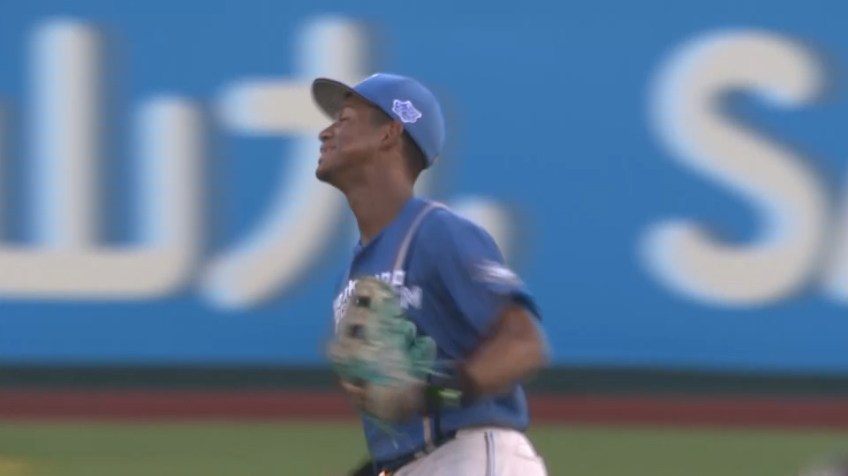 2回裏・F万波中正 浅めの打球に突っ込んできてしっかりキャッチ!! 守備から盛り立てる!!