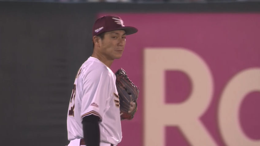 9回表・E岡島豪郎 攻守に躍動!! フェンス際の打球をジャンピングキャッチ!!