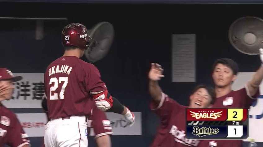 7回表・E岡島豪郎 勝ち越しの一発!! 今季第6号ソロホームラン!!