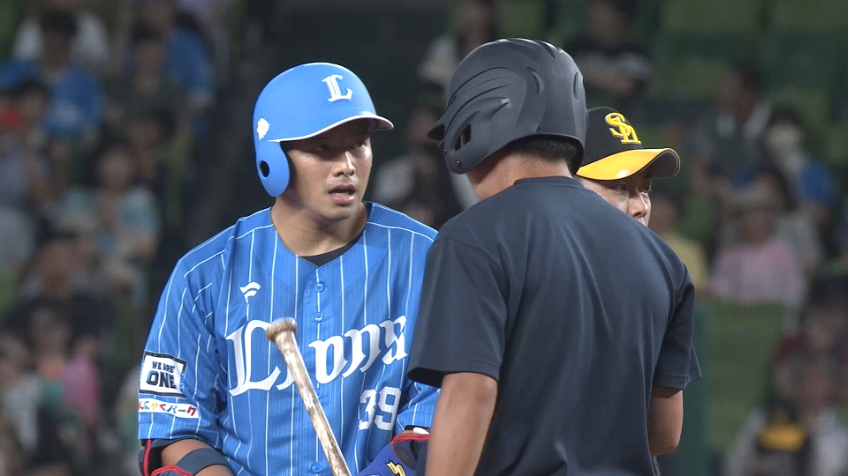 4回裏・L呉念庭 ライト線ギリギリを抜ける鋭いタイムリー2ベースヒットを放つ!!