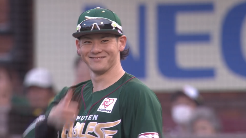 2回表・E伊藤裕季也 鋭い打球をライナーでキャッチ!! ダブルプレーに取る!!