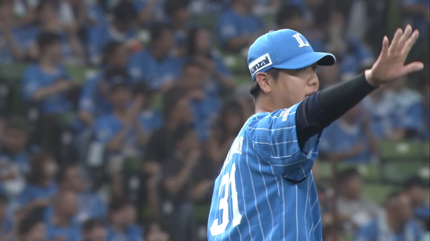 1回表・L平沼翔太 ピッチャーを救う好プレー!! 三遊間を抜けそうな打球をジャンピングキャッチ!!