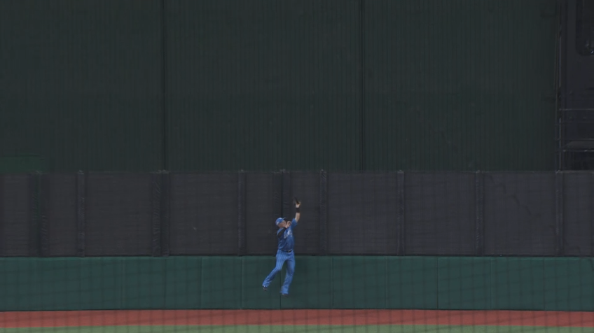 4回表・L長谷川信哉 フェンスにぶつかりながらジャンピングキャッチ!!