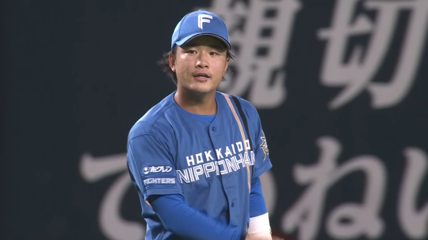 1回裏・F奈良間大己 三遊間を抜かせない!! ダイビングキャッチで得点圏へのランナーの進塁を阻止する!!