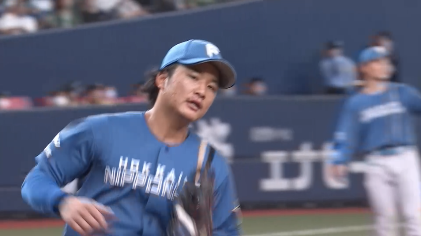 3回裏・F奈良間大己 ピッチャーが弾いた打球をナイスカバー!! 華麗な守備を見せる!!