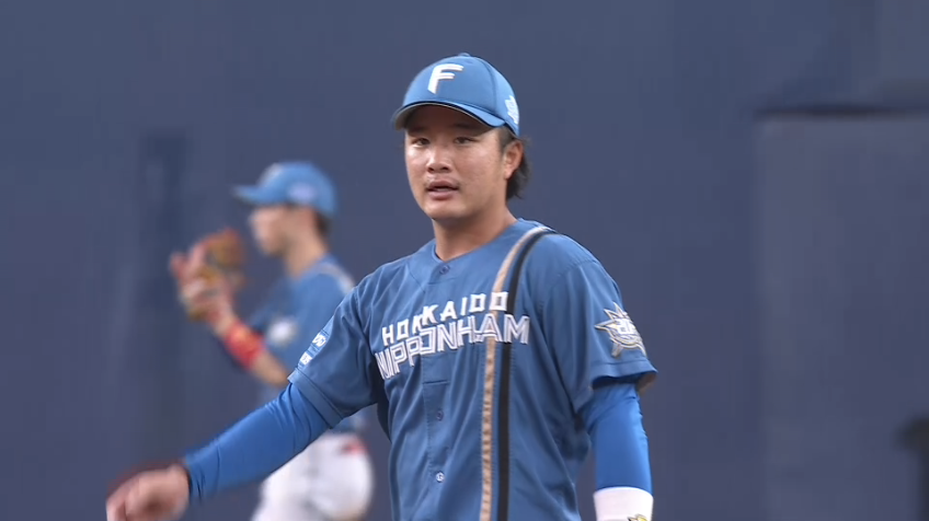 8回裏・F奈良間大己 一二塁間を抜けそうな打球にダイビングキャッチ!! チームを盛り立てる好守!!