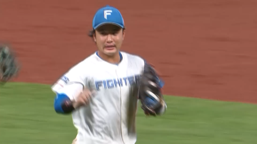 7回表・F奈良間大己 低いライナーを横っ飛びでキャッチするファインプレー!!