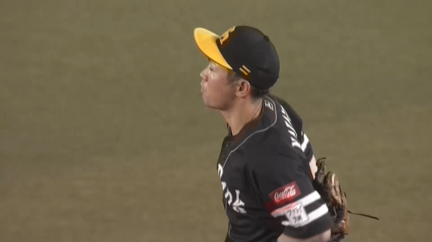 2回裏・H中村晃 痛烈な打球を見事に捕球!! ピンチを救う好守備を見せる!!