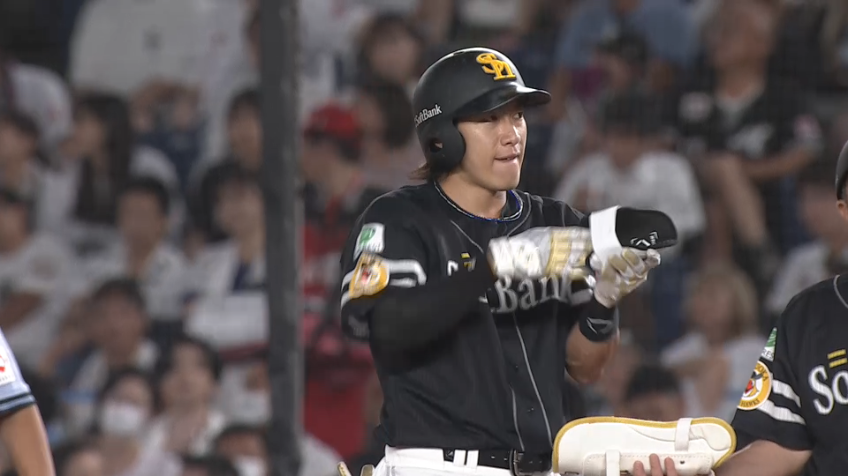 9回表・H柳田悠岐 勝利へ向けて貴重な追加点!! センターへのタイムリーヒットを放つ!!