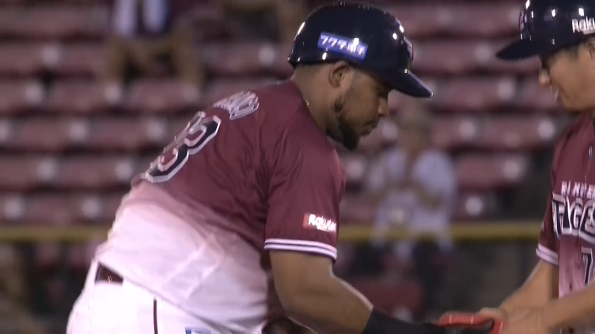 3回裏・Eフランコ 1番起用に応えた!! 左中間へ同点のタイムリー2ベースヒットを放つ!!