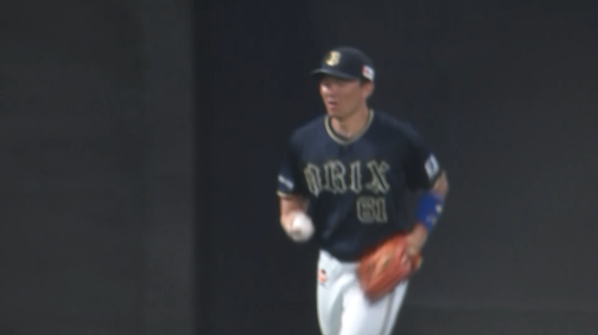 4回裏・B茶野篤政 フェンス際の大飛球をジャンピングキャッチする好プレー!!