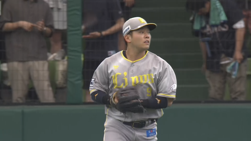 1回表・L蛭間拓哉 鋭い打球に飛び込んでスライディングキャッチ!!