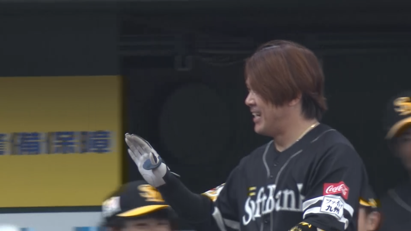 3回表・H甲斐拓也 2試合連発!! 第10号の勝ち越しソロホームランを放ち、自身2年ぶりの2桁本塁打到達!!