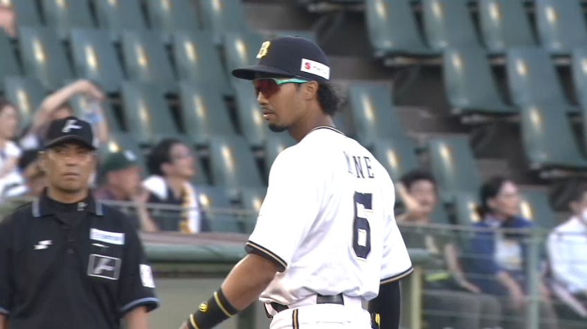 1回表・B宗佑磨 ルーキーを支えるジャンピングキャッチ!!