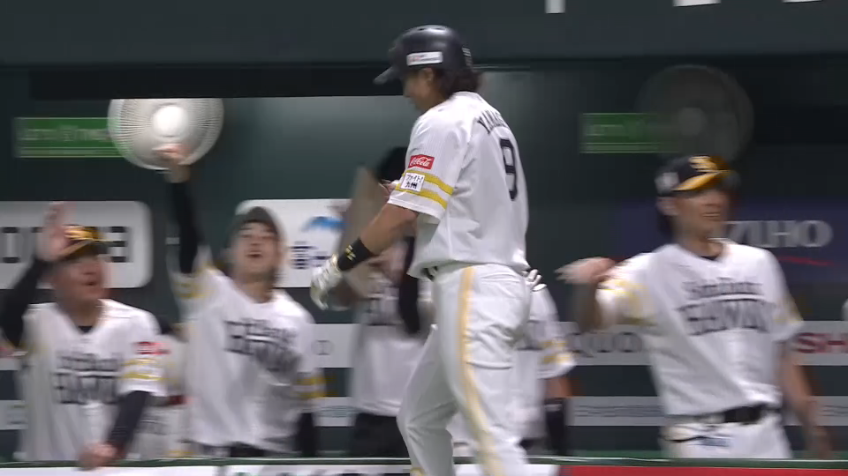 3回裏・H柳田悠岐 試合の流れを引き寄せる!! ライトスタンドへの20号2ランHR!!