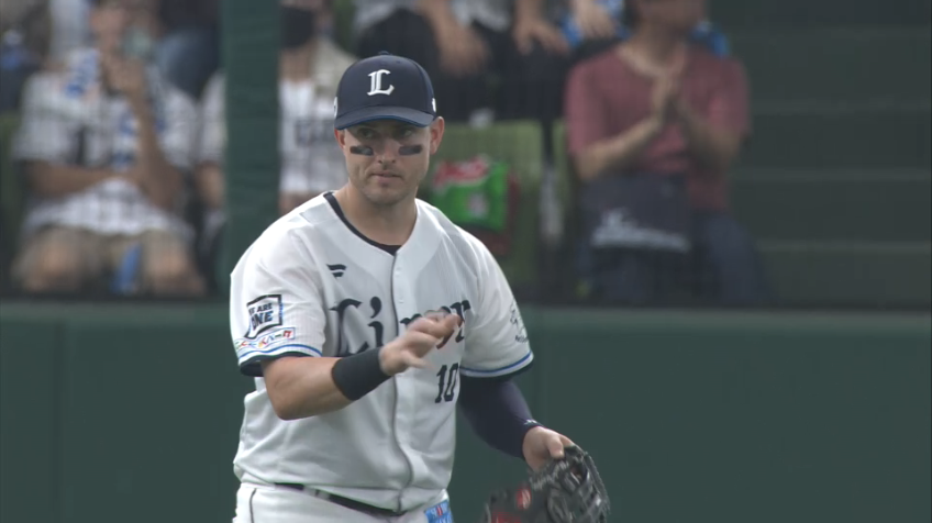 7回表・Lペイトン レフト前に落ちそうな打球をスライディングキャッチ!!