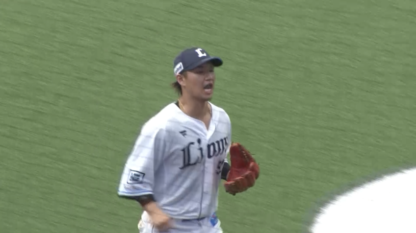 5回表・L佐藤龍世 満塁のピンチを救うナイスキャッチを披露!!