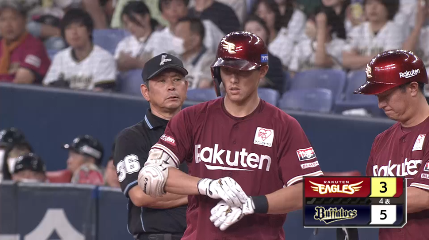 4回表・E辰己涼介 これで3連打!! ライトへタイムリーヒット!!