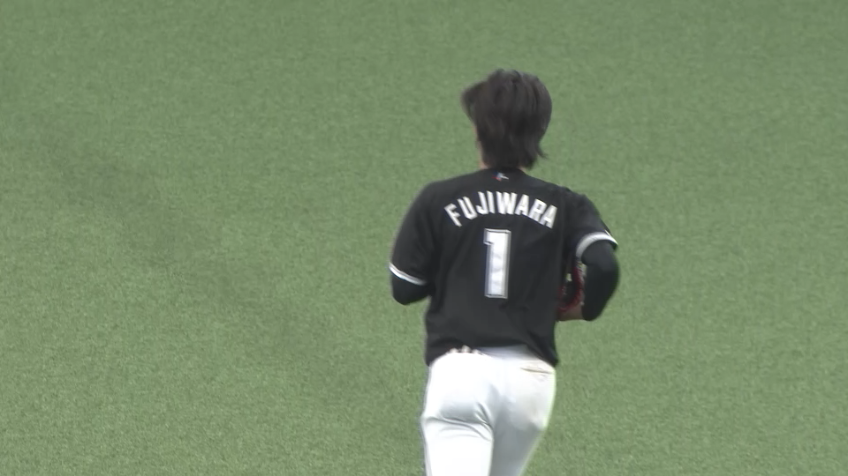 8回裏・M藤原恭大 広すぎる守備範囲!! 帽子を飛ばしながらのランニングキャッチ!!