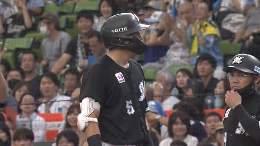 9回表・M安田尚憲 土壇場で追いつく!! 1,2塁間を破るタイムリーヒットで試合を振り出しに戻す!!