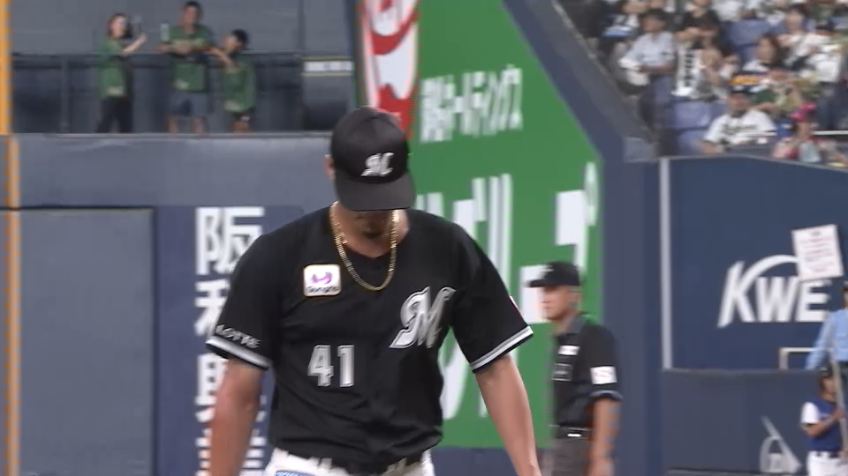 3回裏・Mカスティーヨ 超反応!! ピッチャー強襲の打球をナイスキャッチ!!