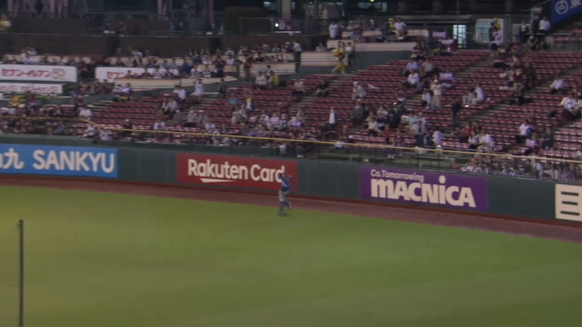 7回裏・F万波中正 抜群のクッション処理と強肩!! ランナーを得点圏に進塁させない!!