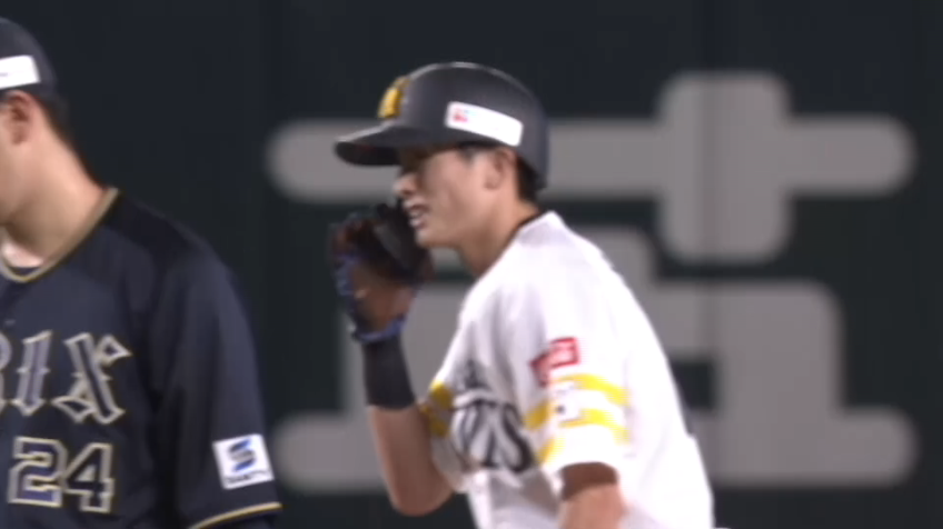 5回裏・H周東佑京 ものすごい脚力!! 通算150盗塁＆リーグトップとなる今季32盗塁目を決める!!