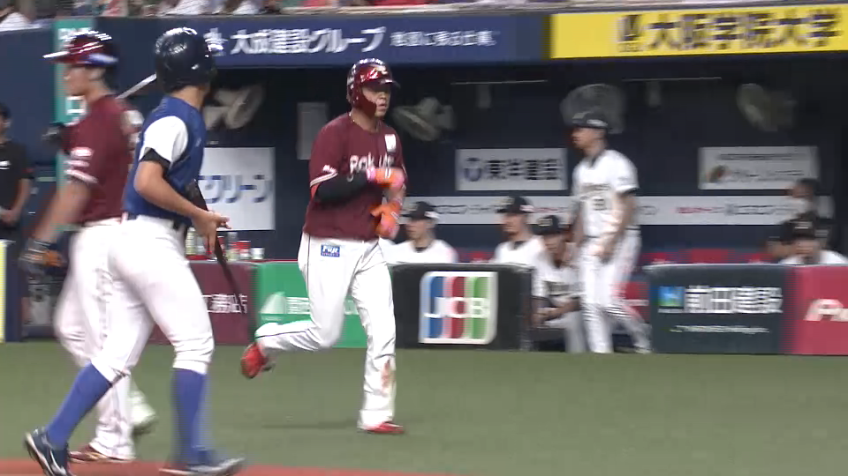 3回表・E渡邊佳明 絶対にバットに当てるんだ!! 転びながらもゴロを放ち進塁打!!