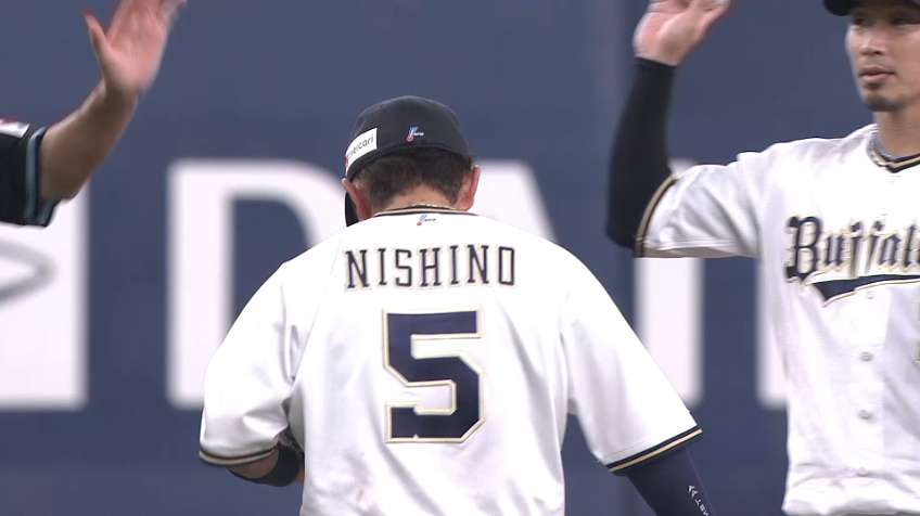 4回表・B西野真弘 三遊間への弱い打球に突っ込んで見事に捌く!!